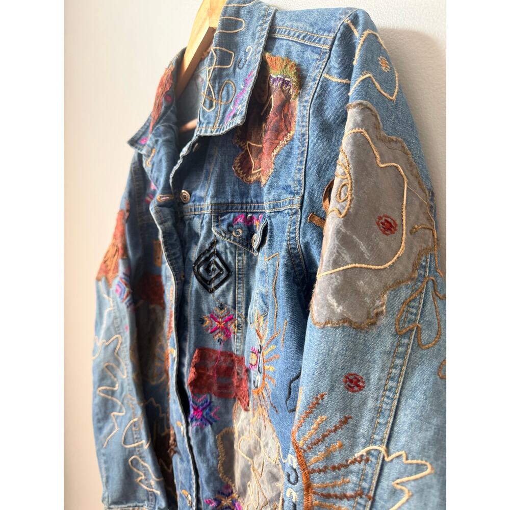 Chicos Vintage Patchwork Denim Trucker Jacket Artsy Unique Mixed Media Size 2 - Picture 9 of 11